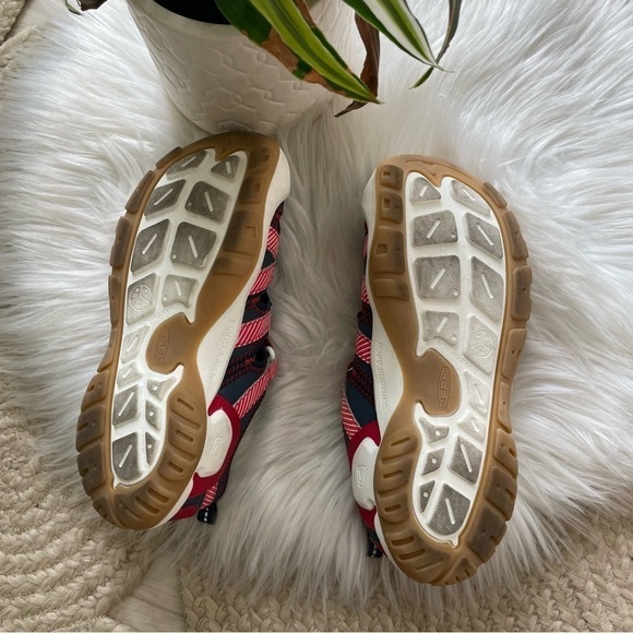 KEEN Knotch Creek Sandals - Picture 9 of 11